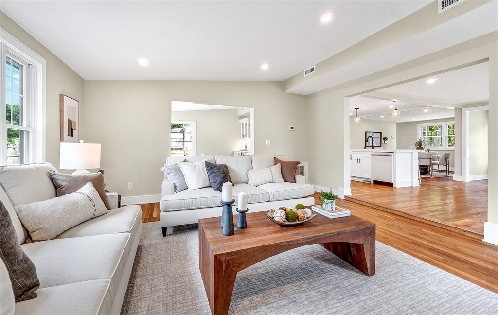 28 Fieldstone Dr