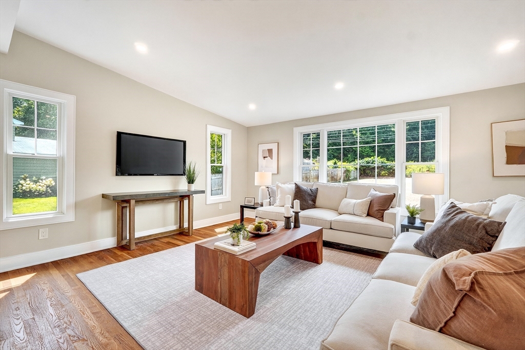 28 Fieldstone Dr