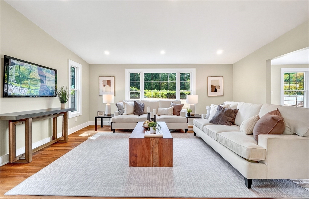 28 Fieldstone Dr