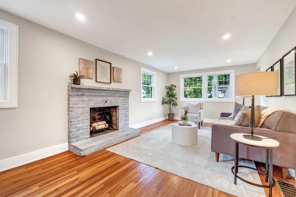 28 Fieldstone Dr