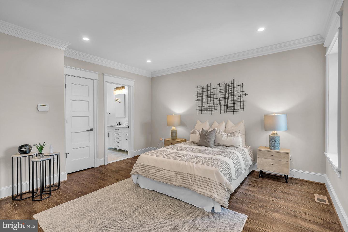 220 N St NW