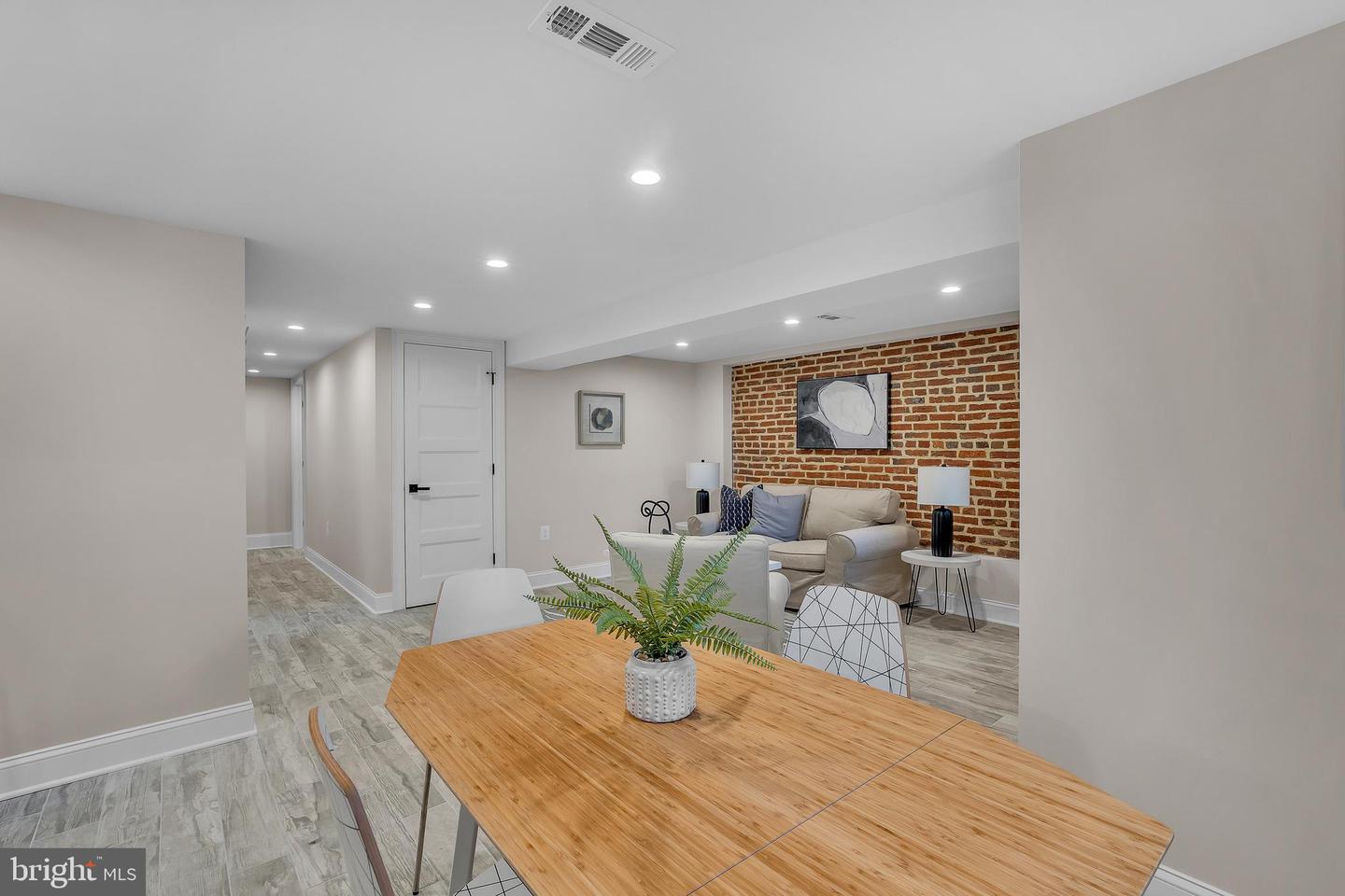 220 N St NW