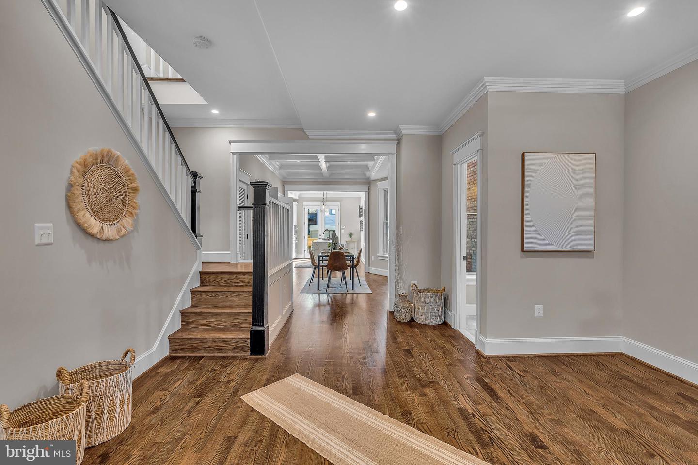 220 N St NW
