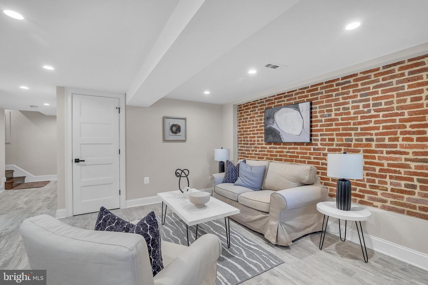 220 N St NW