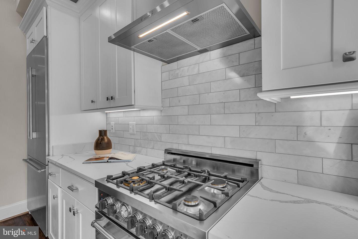 220 N St NW