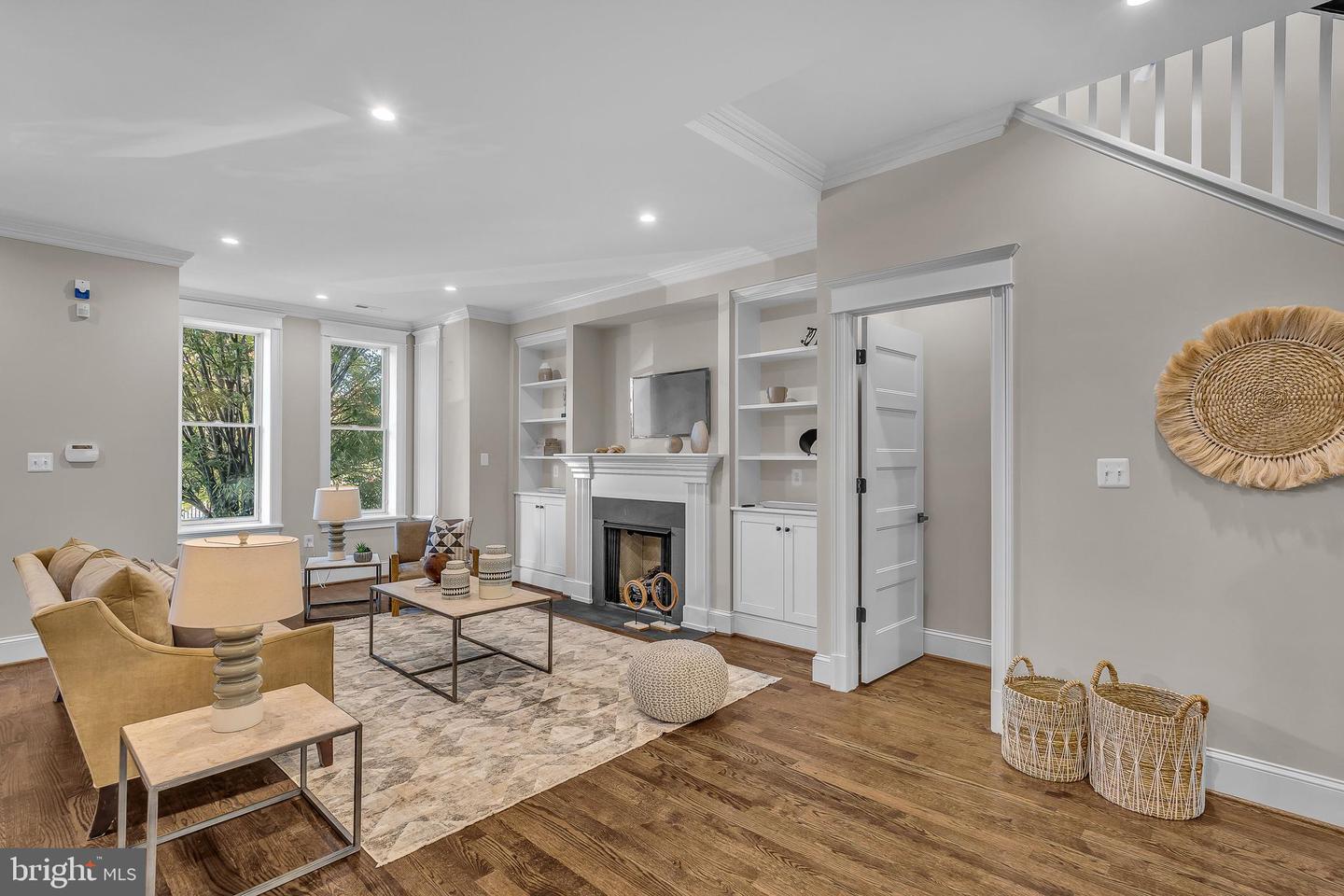 220 N St NW
