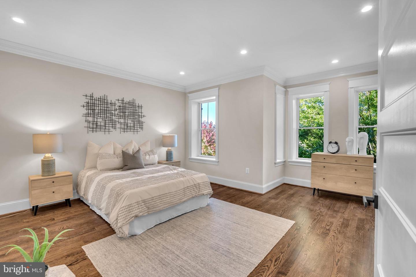 220 N St NW
