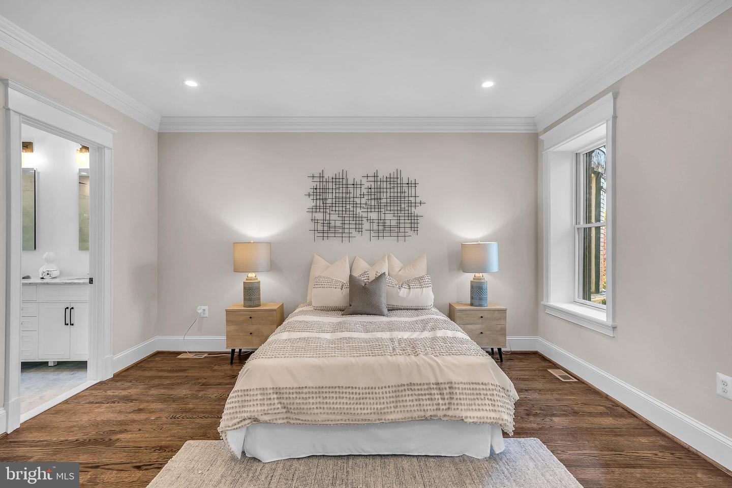 220 N St NW