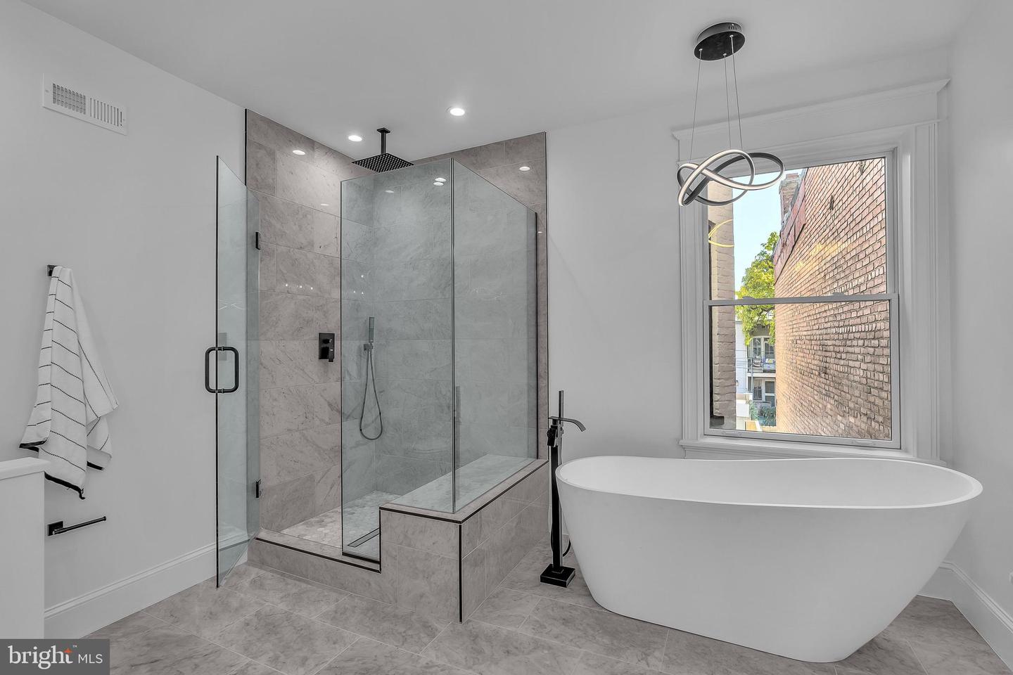 220 N St NW