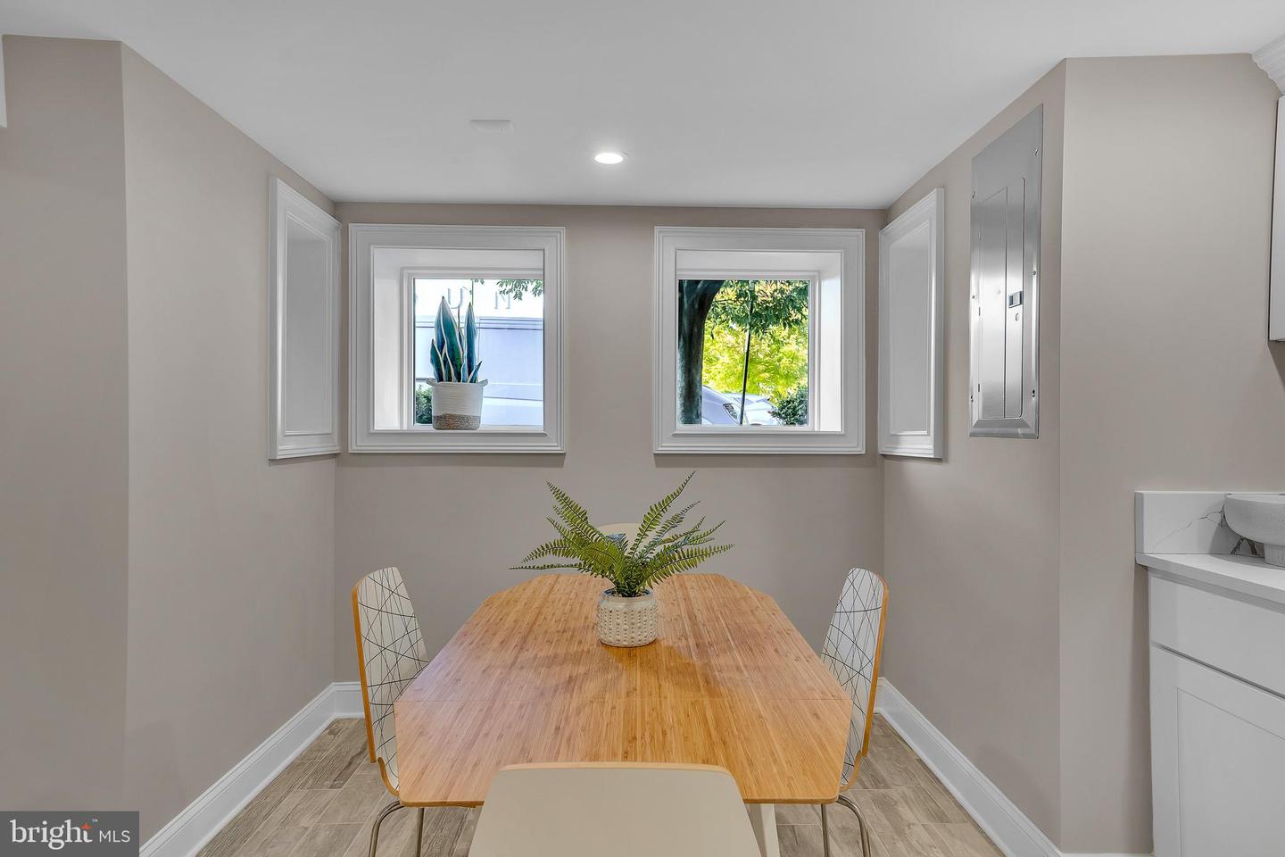 220 N St NW