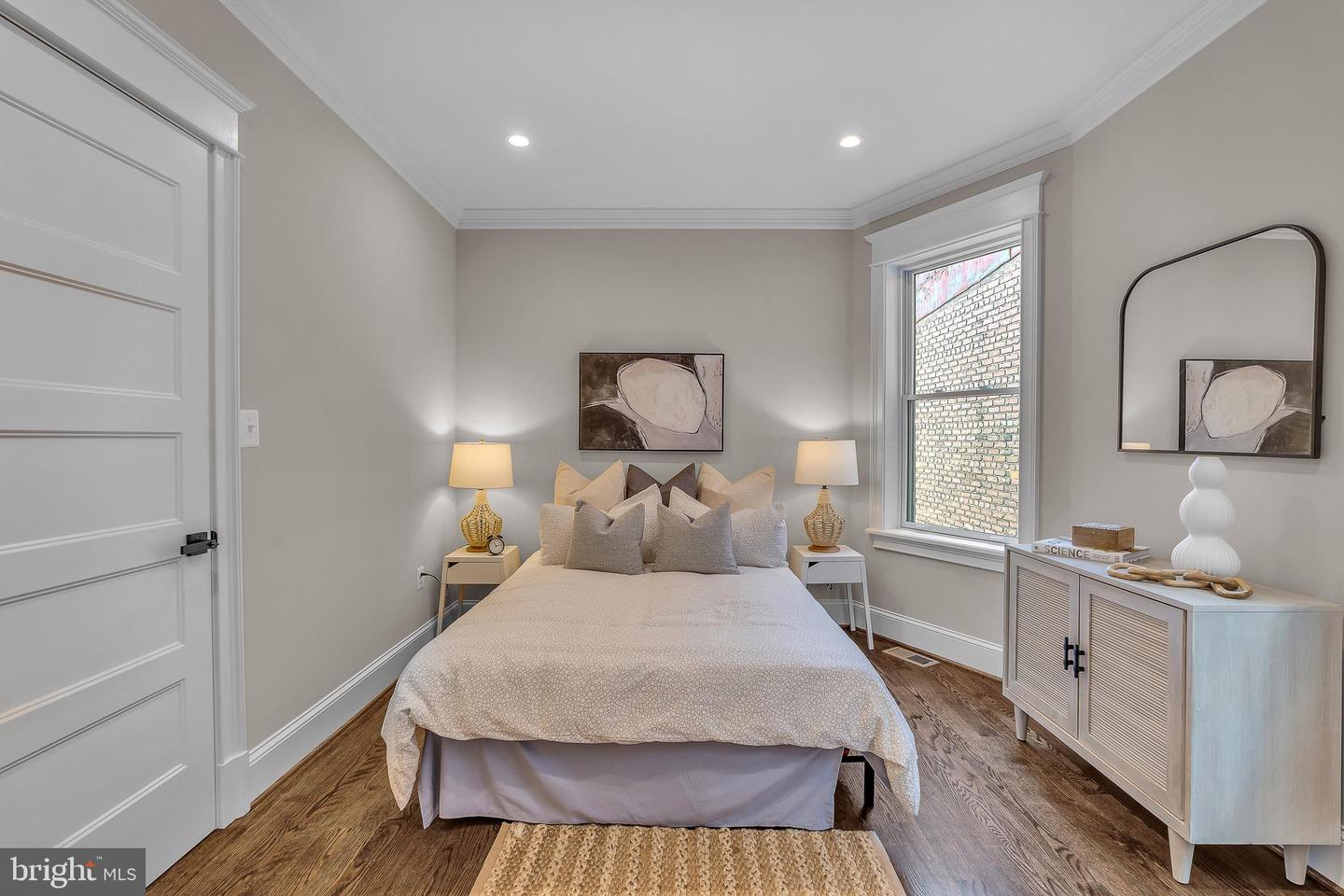 220 N St NW