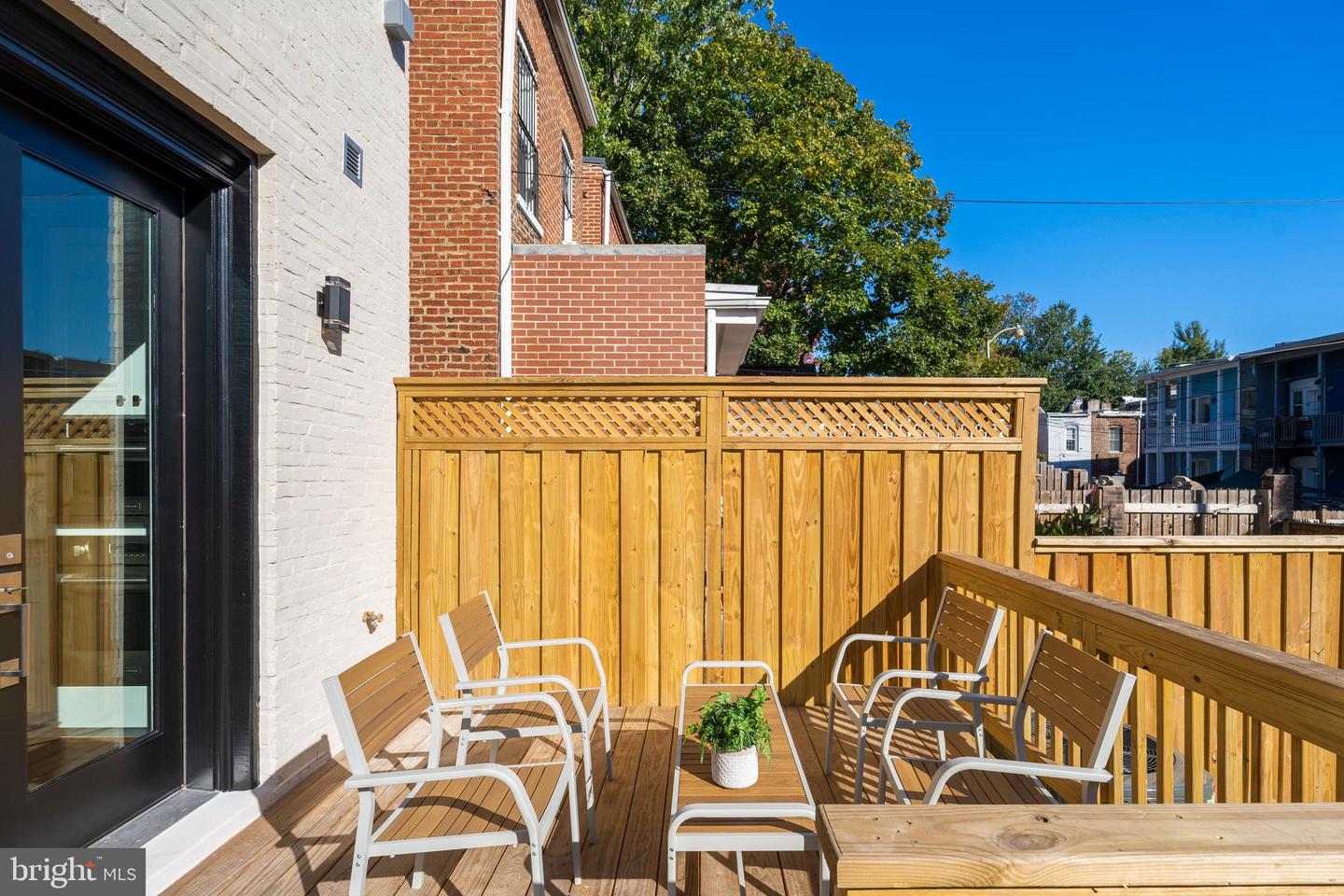 220 N St NW