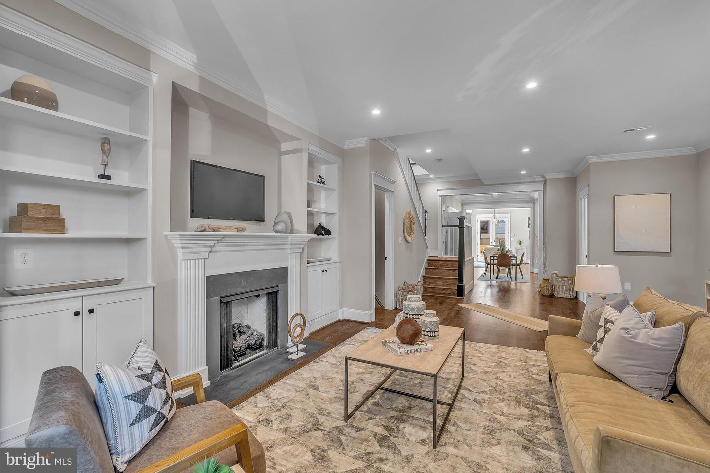 220 N St NW