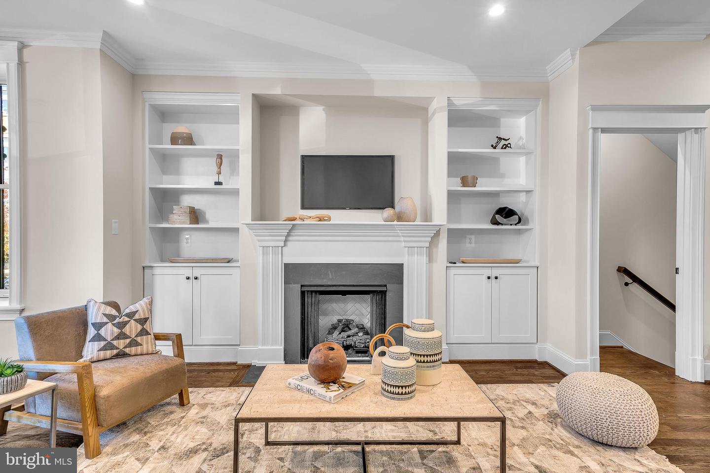 220 N St NW