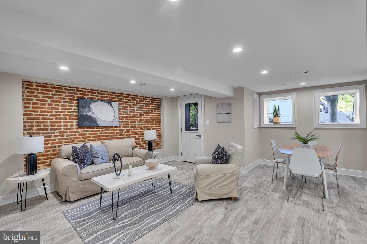220 N St NW