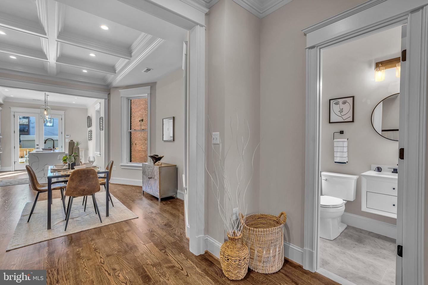 220 N St NW