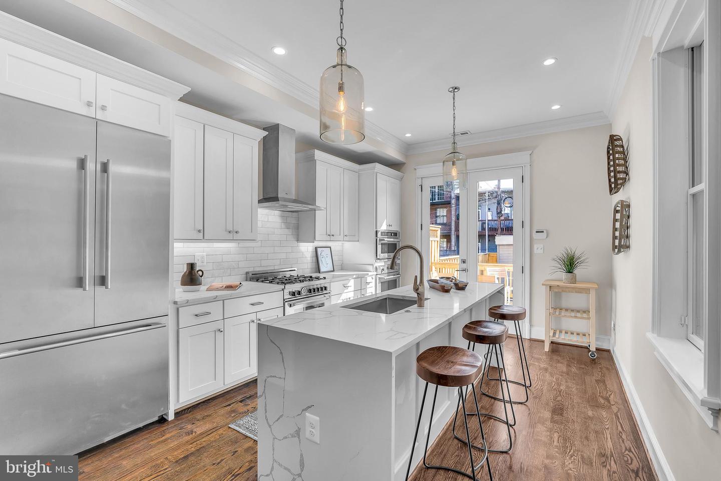 220 N St NW