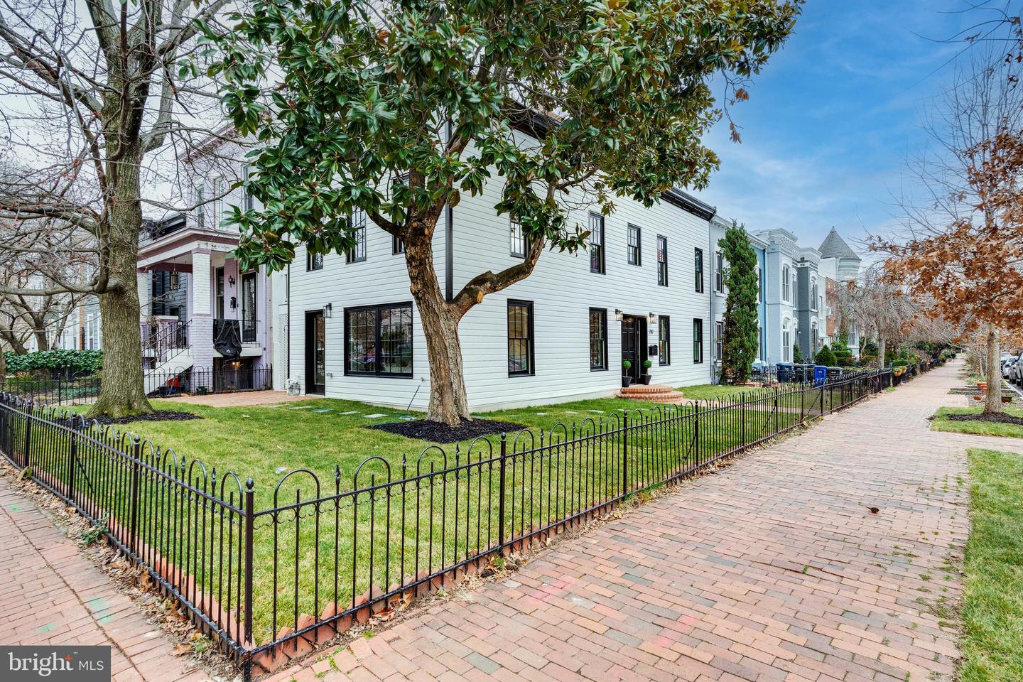 700 9th St SE