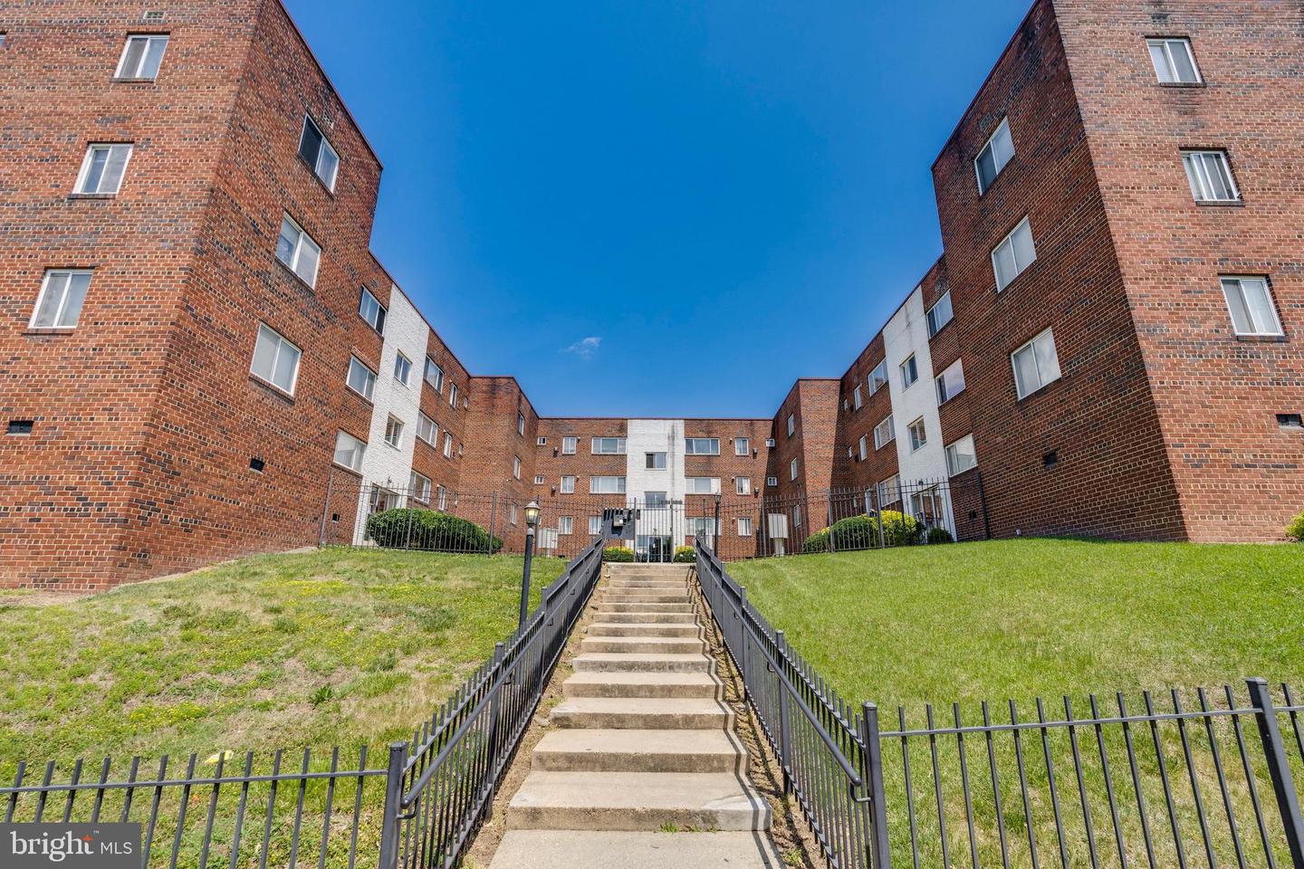 14 Halley Pl SE #302