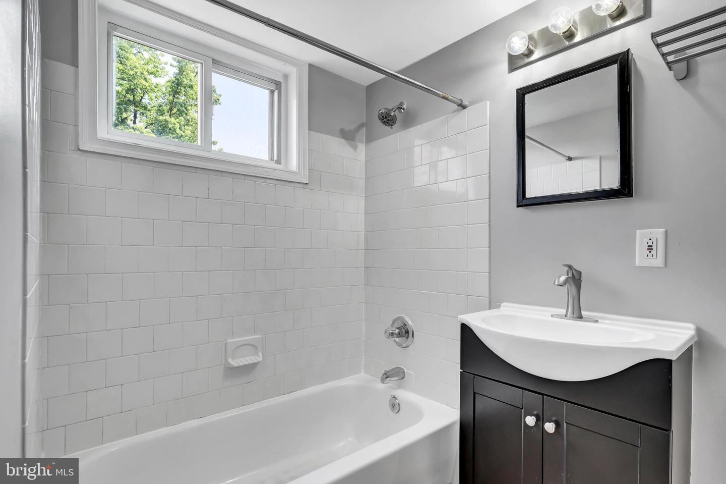 14 Halley Pl SE #302