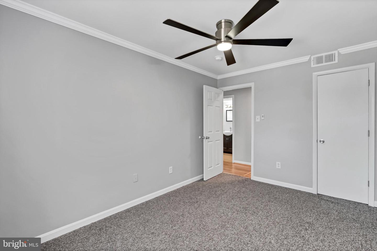 14 Halley Pl SE #302