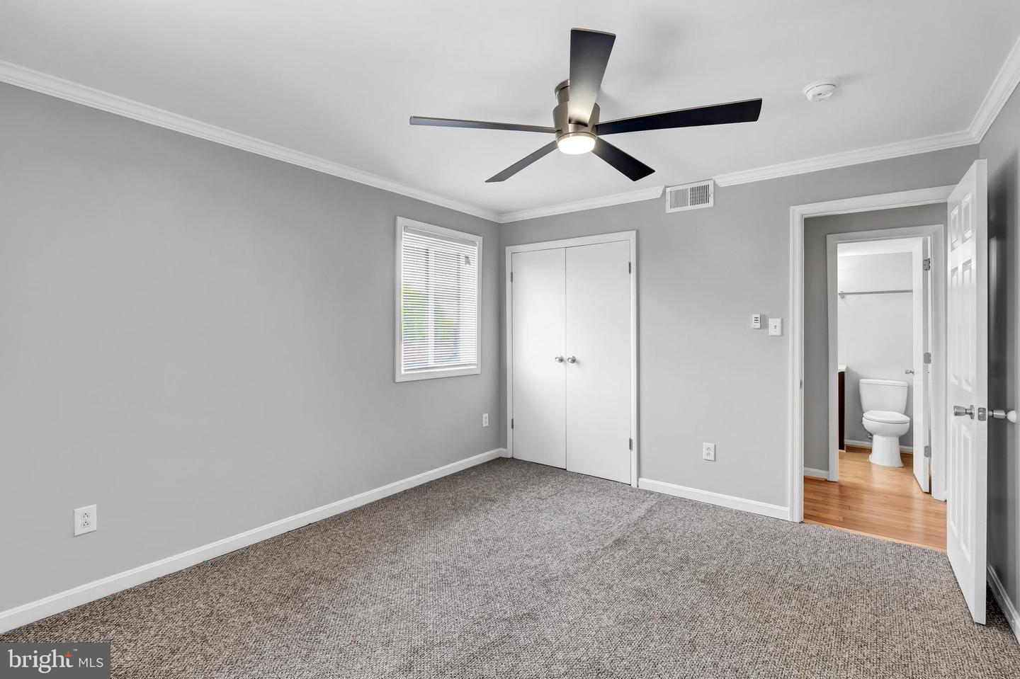 14 Halley Pl SE #302