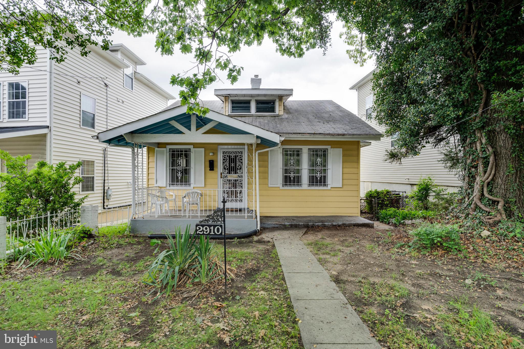 2910 S Dakota Ave NE