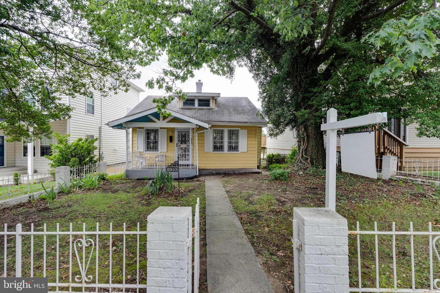 2910 S Dakota Ave NE