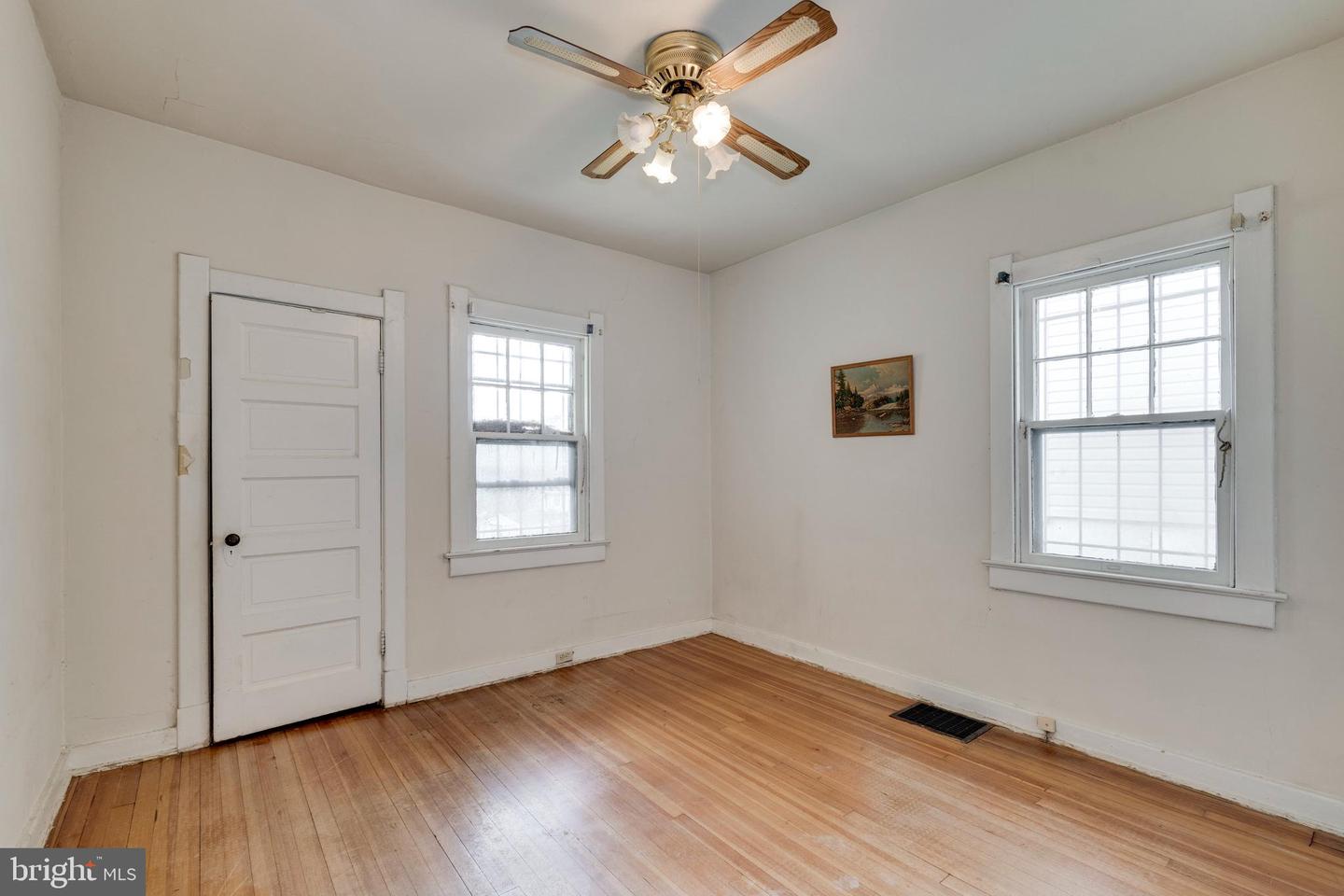 2910 S Dakota Ave NE