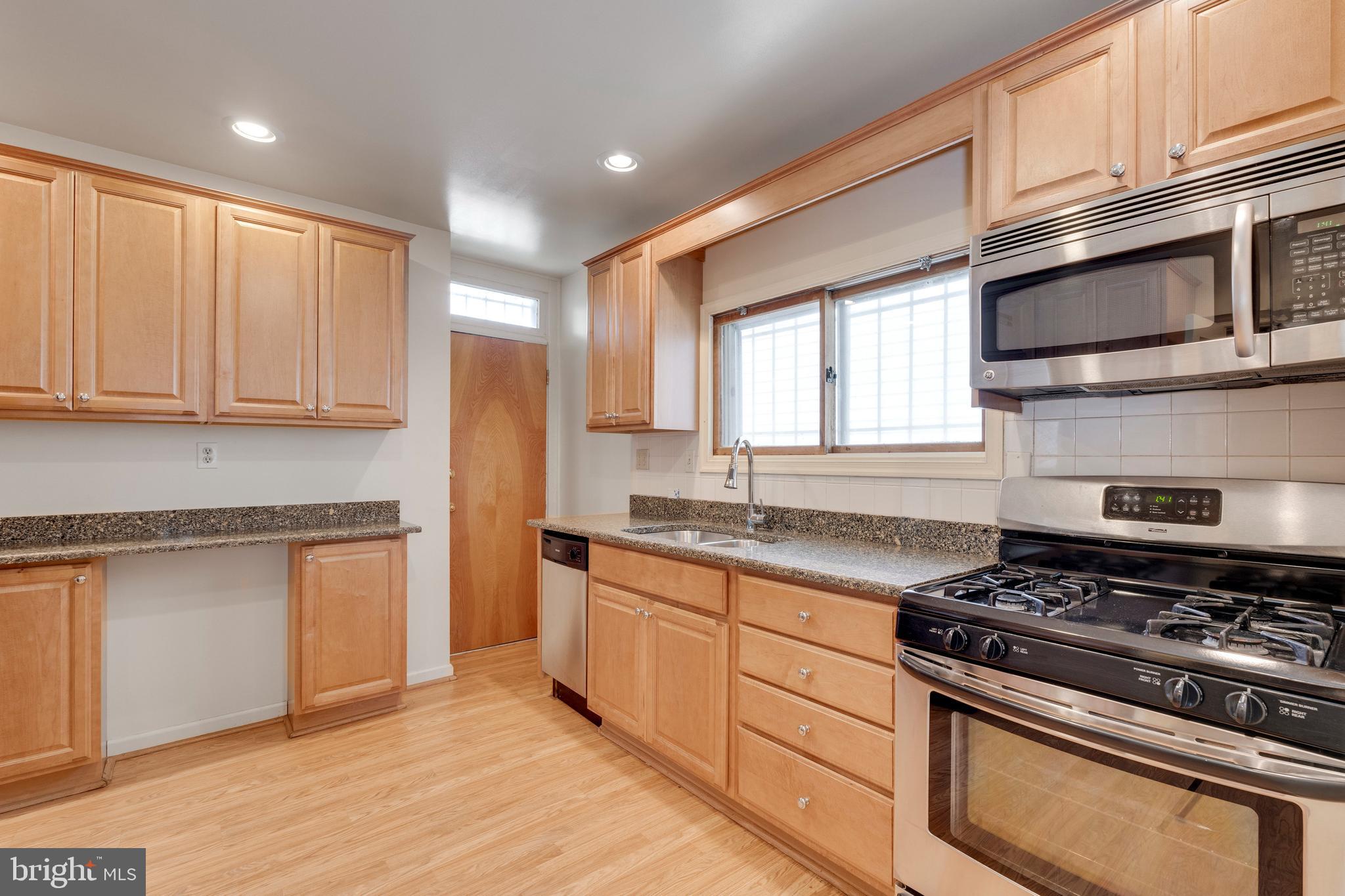 2910 S Dakota Ave NE