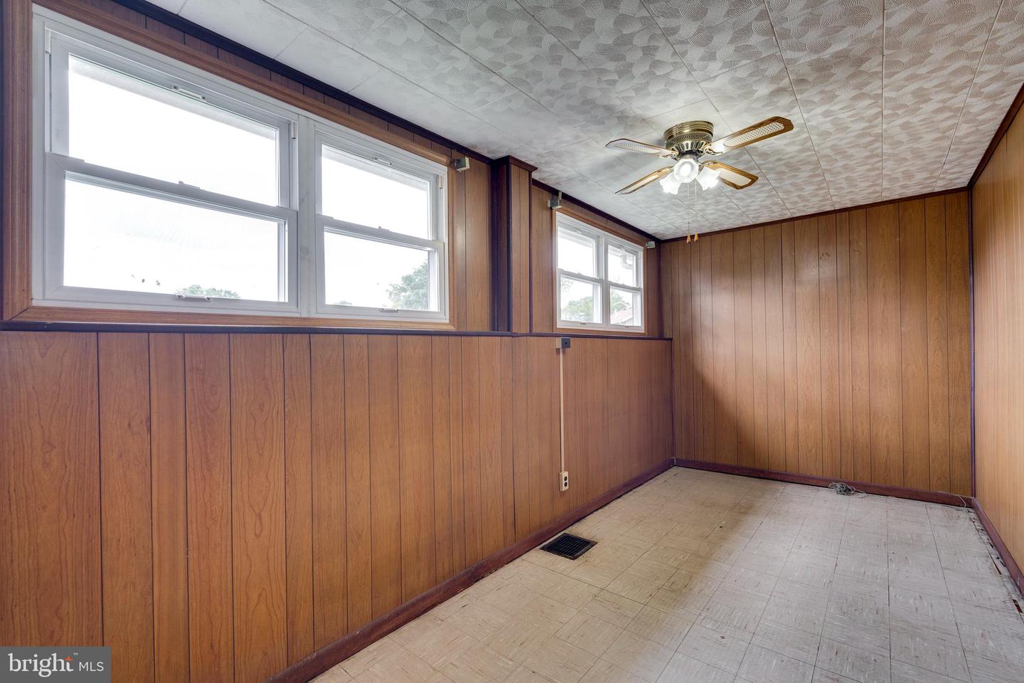 2910 S Dakota Ave NE