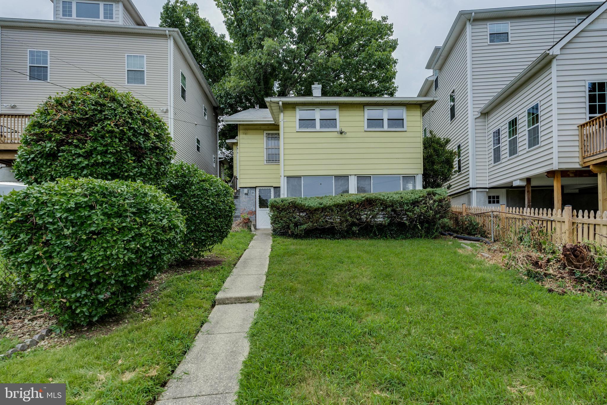 2910 S Dakota Ave NE