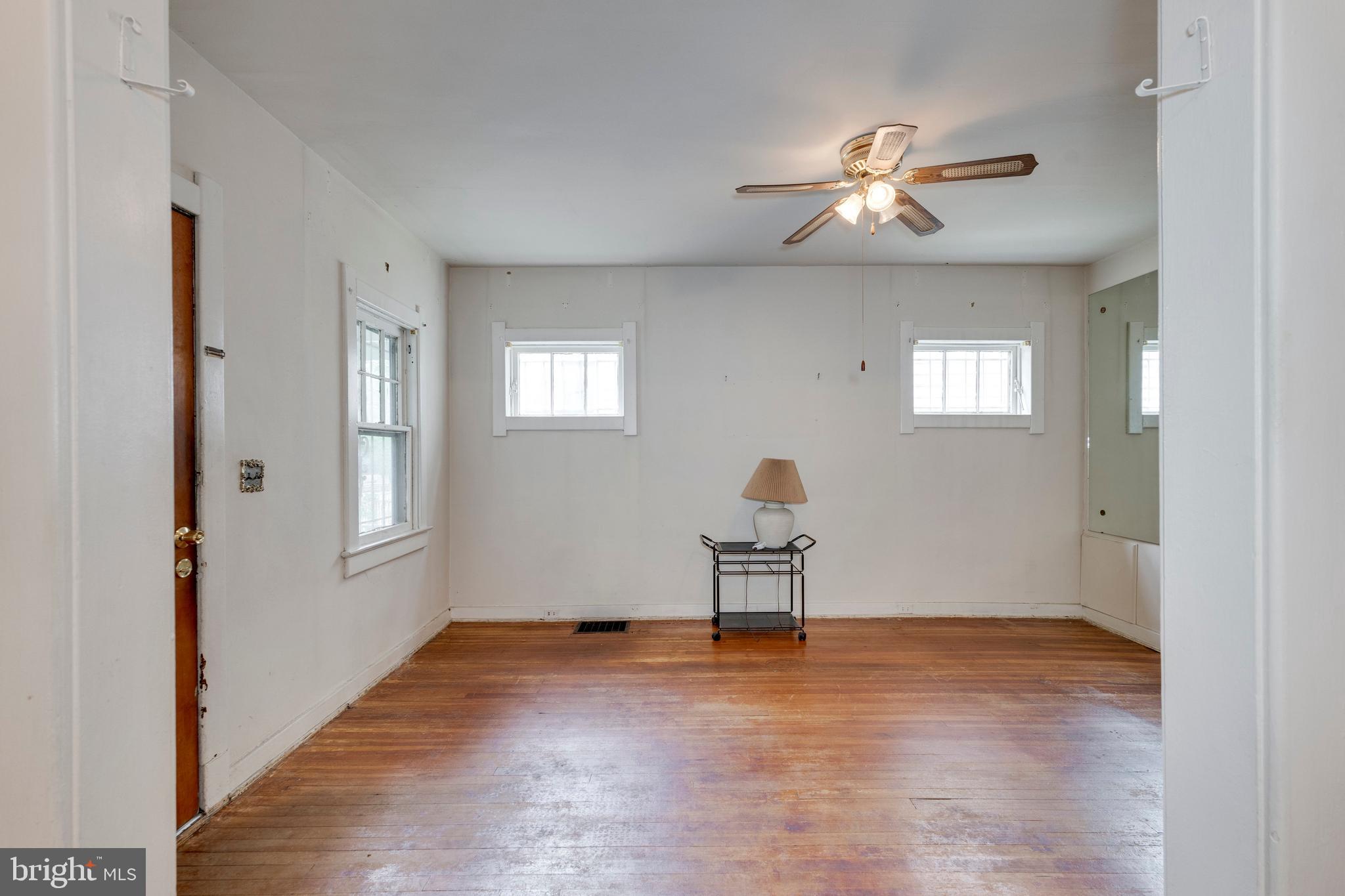 2910 S Dakota Ave NE