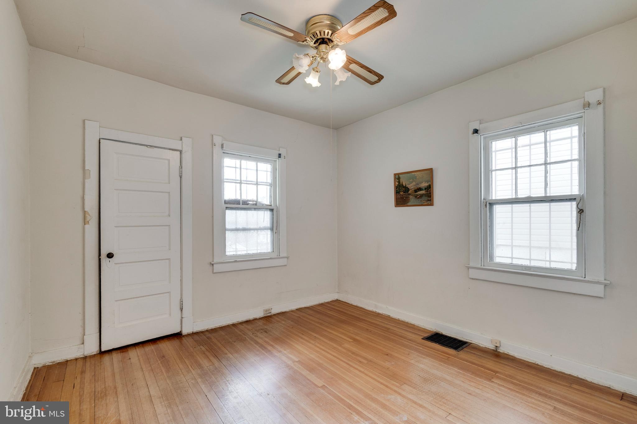 2910 S Dakota Ave NE