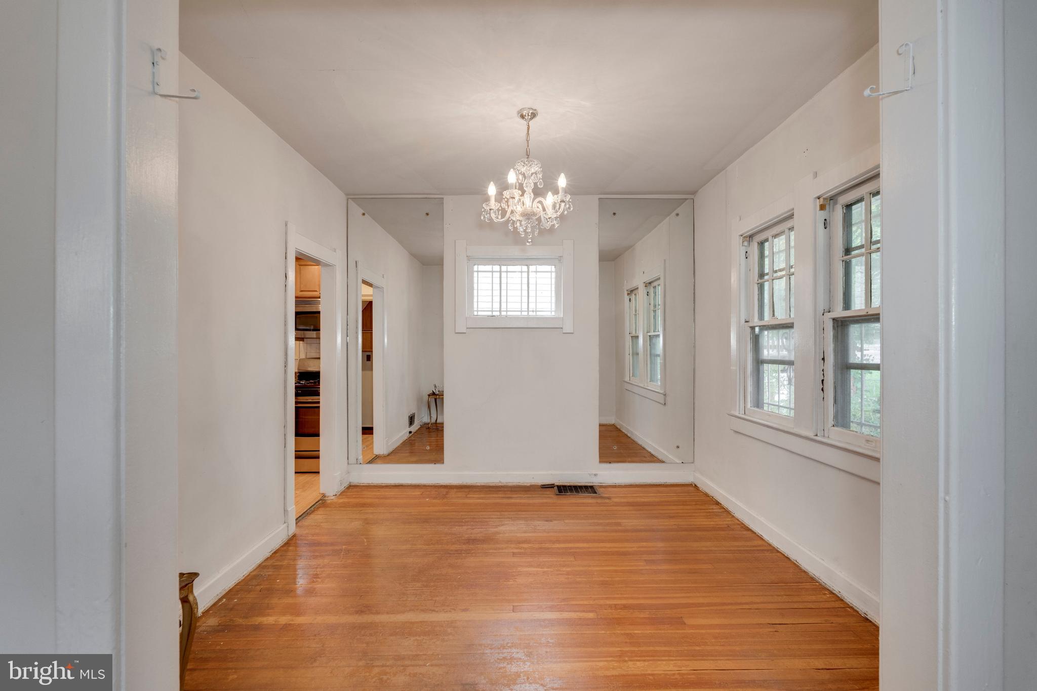 2910 S Dakota Ave NE