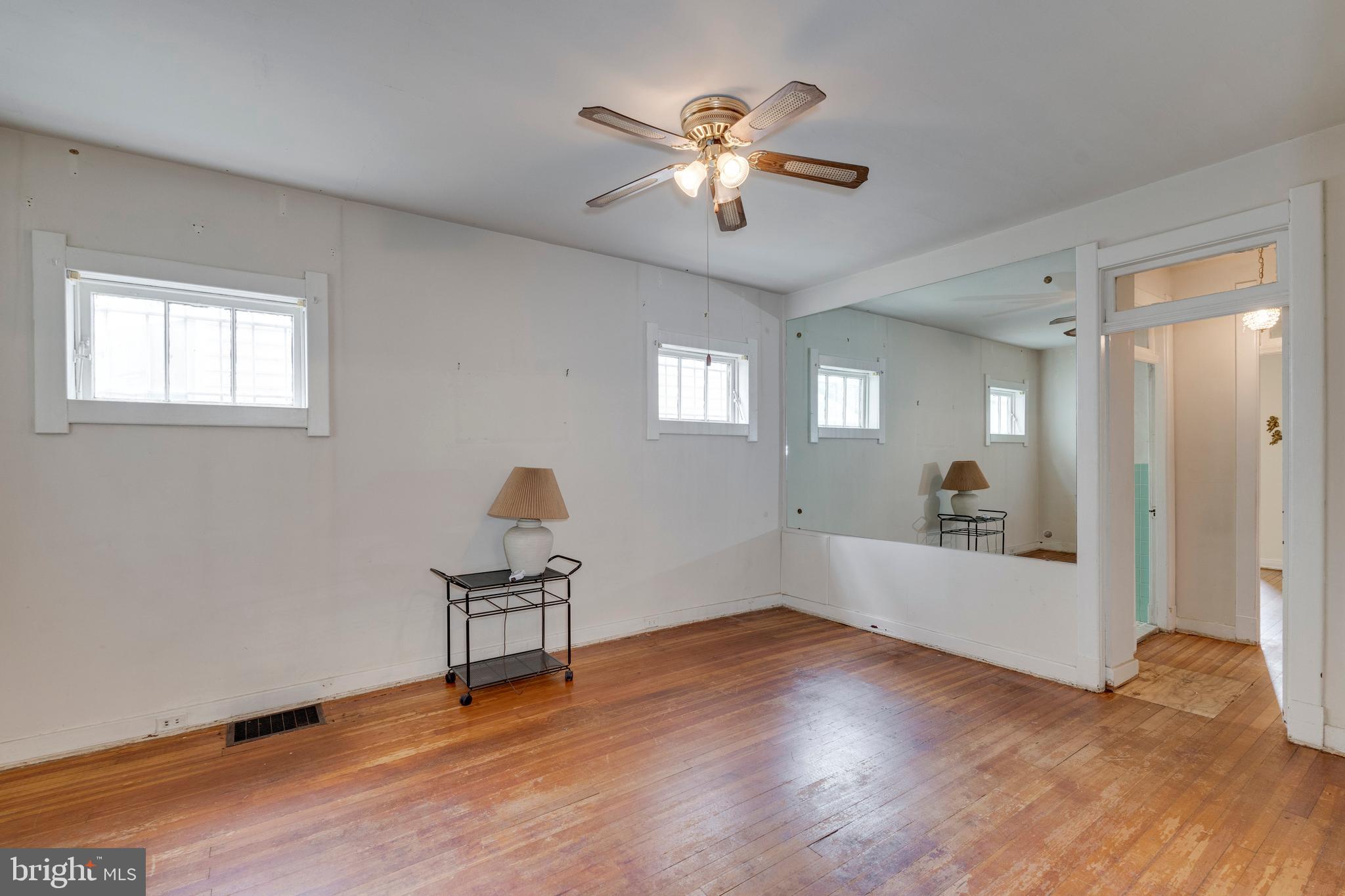 2910 S Dakota Ave NE