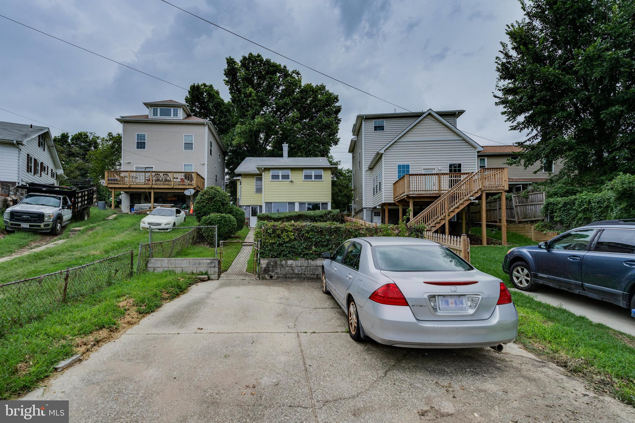 2910 S Dakota Ave NE