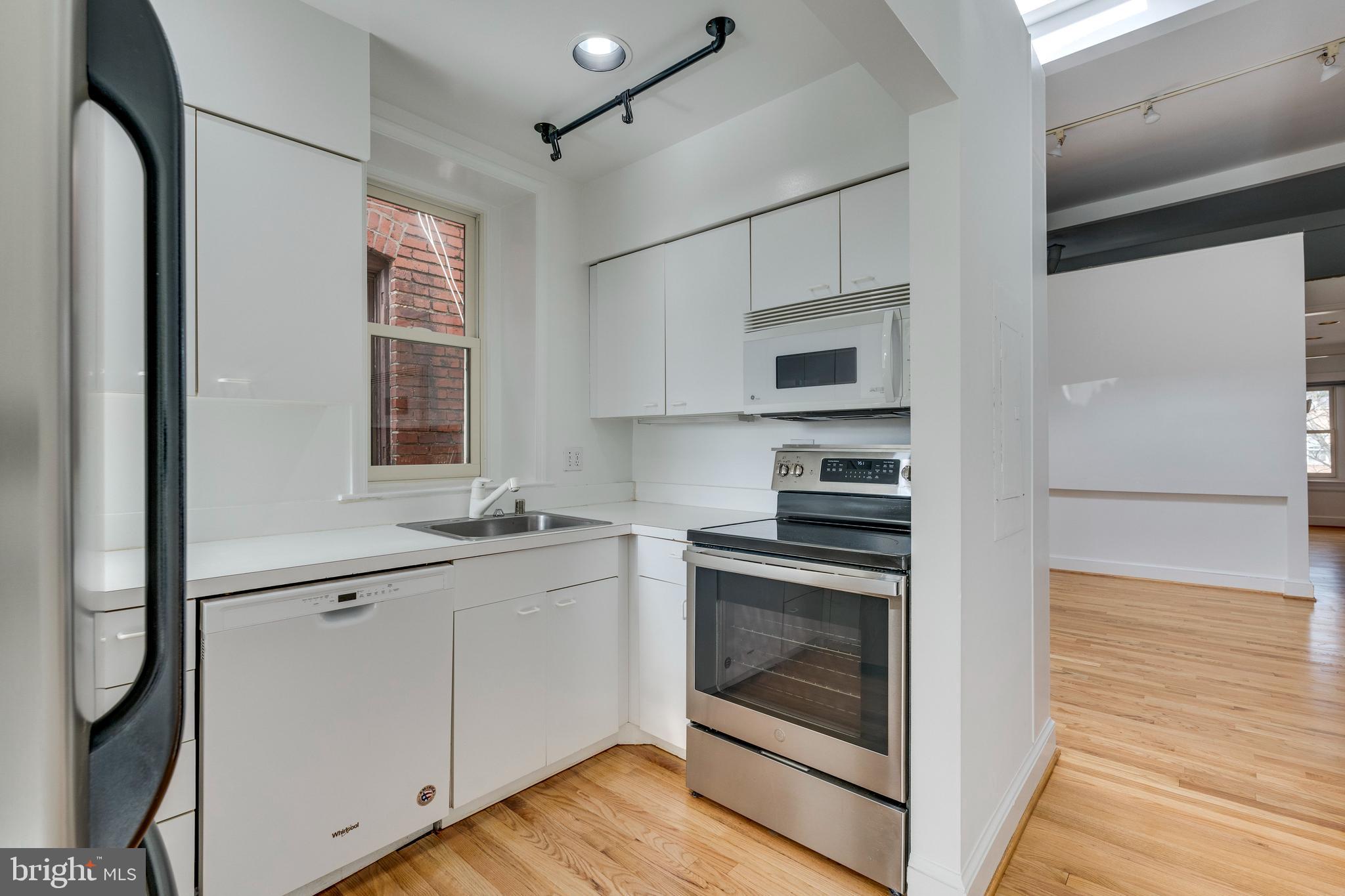 1946 Calvert St NW #4