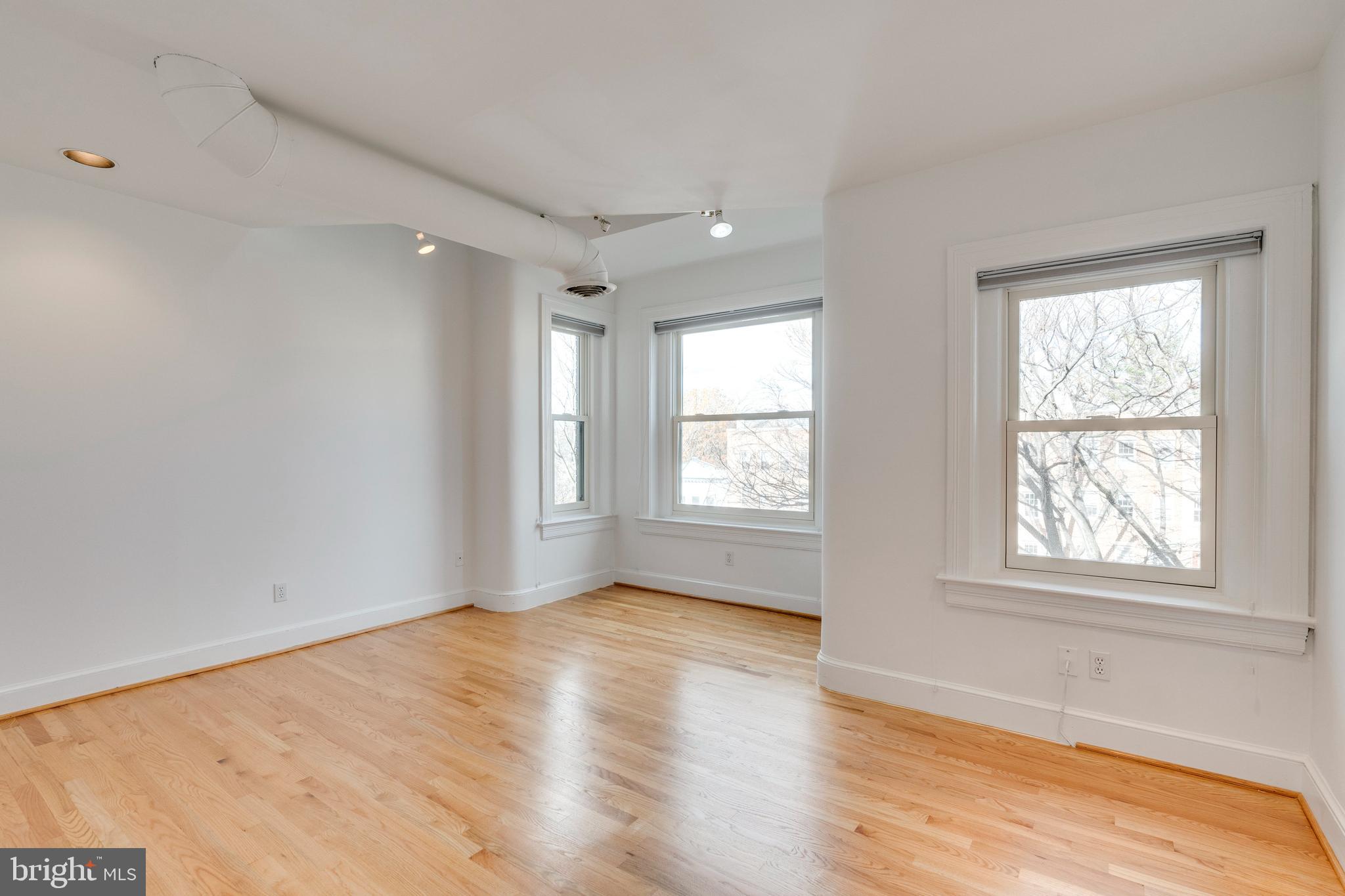 1946 Calvert St NW #4