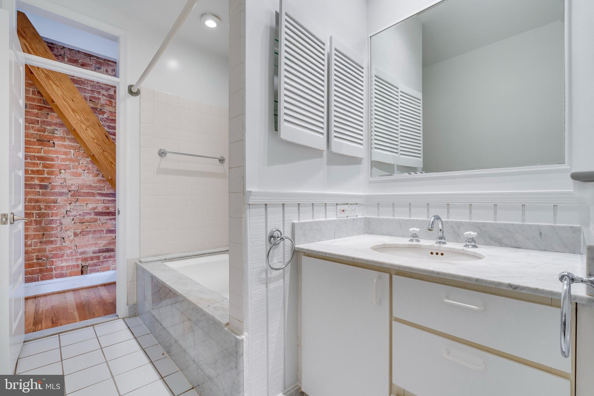 1946 Calvert St NW #4