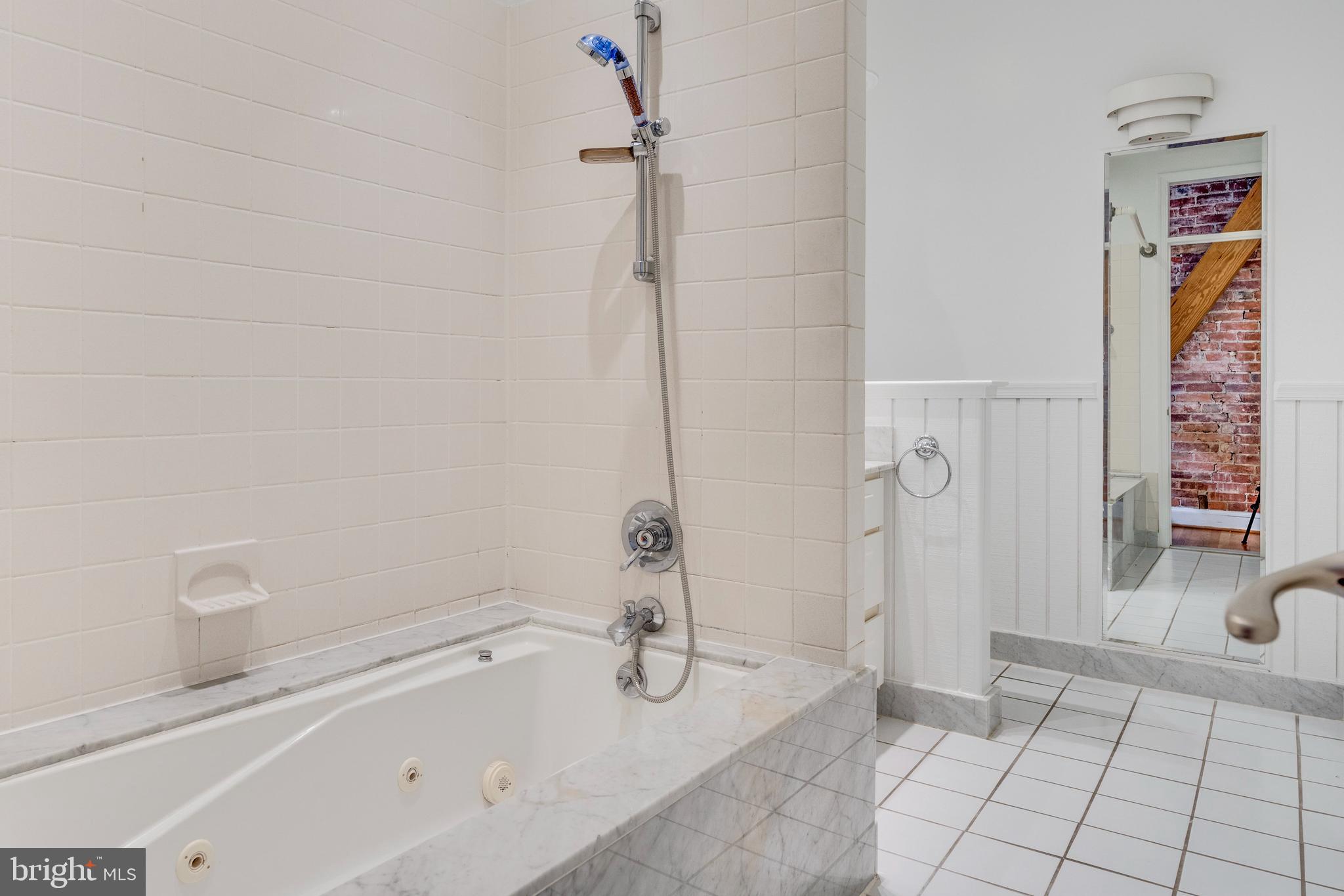 1946 Calvert St NW #4