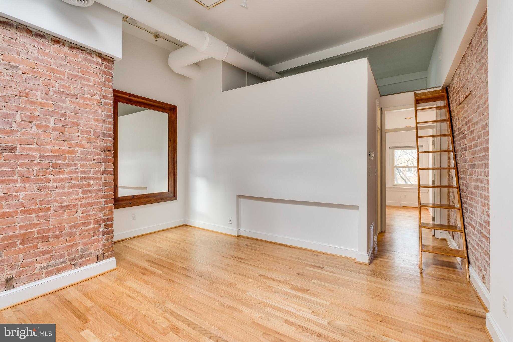 1946 Calvert St NW #4