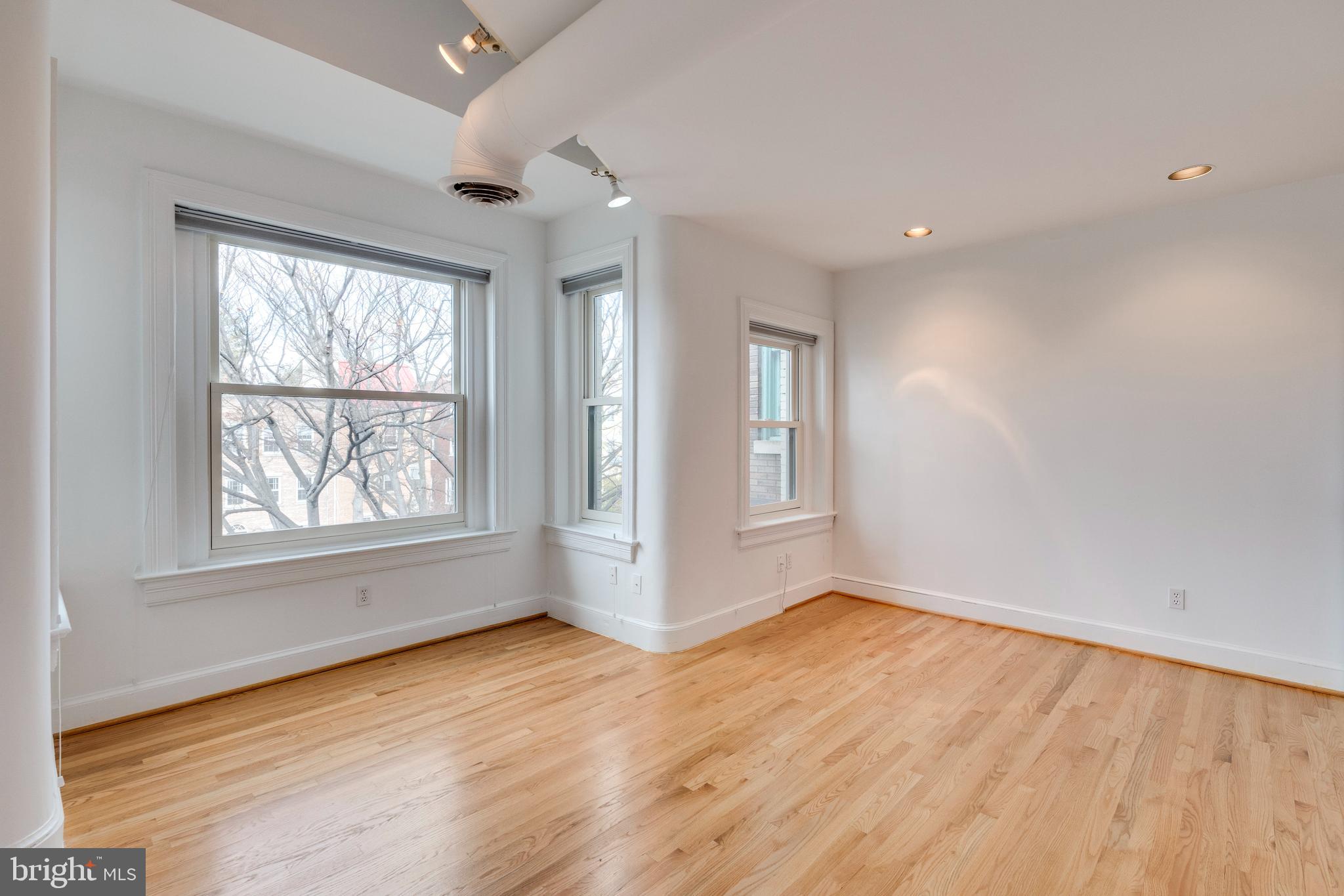 1946 Calvert St NW #4