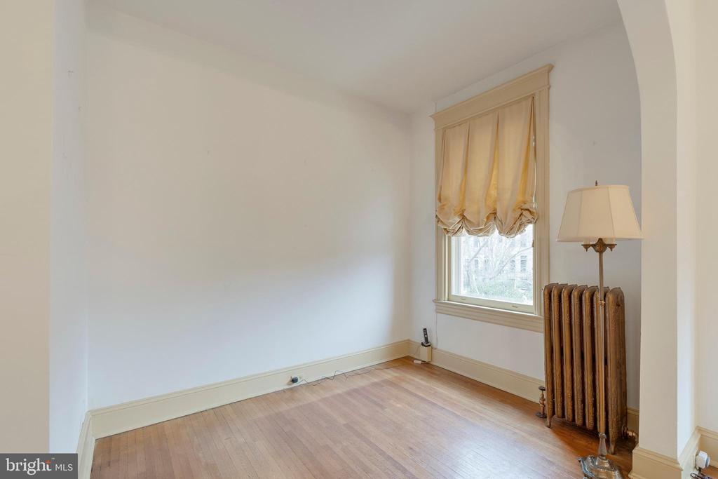 1921 Biltmore St NW