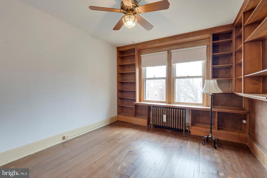 1921 Biltmore St NW