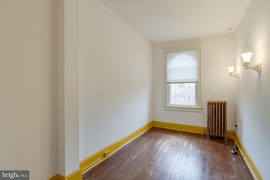 1921 Biltmore St NW