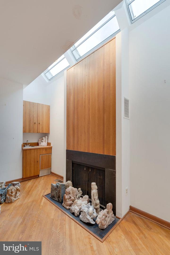 1921 Biltmore St NW