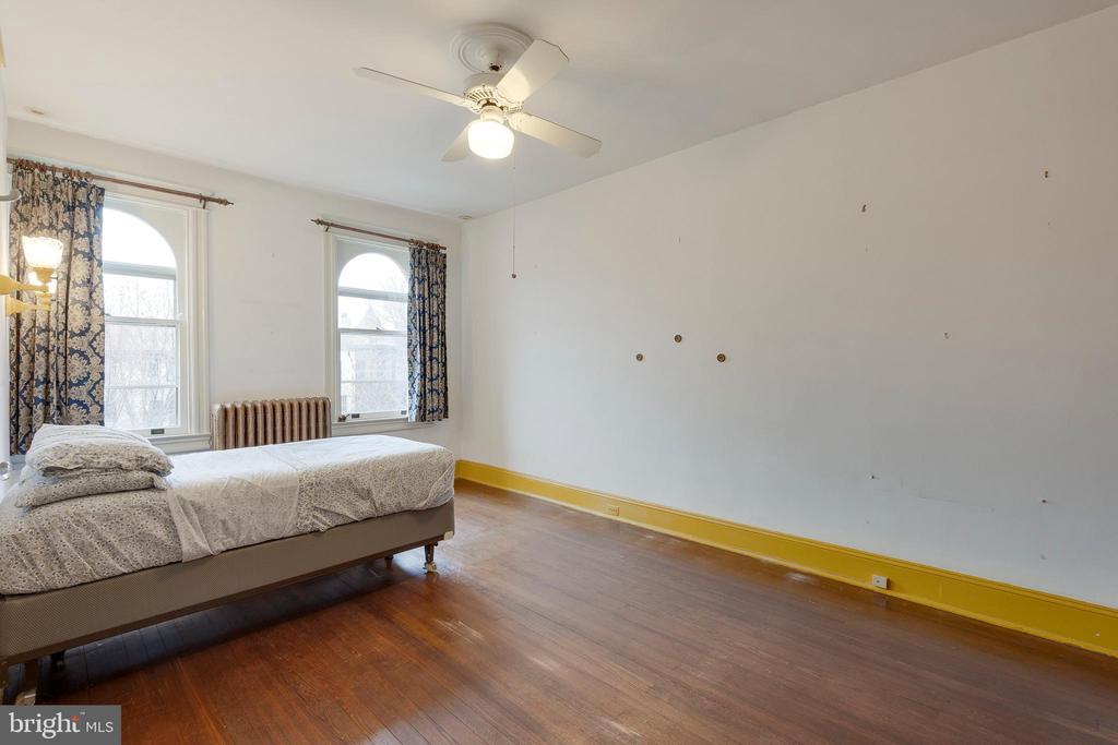1921 Biltmore St NW