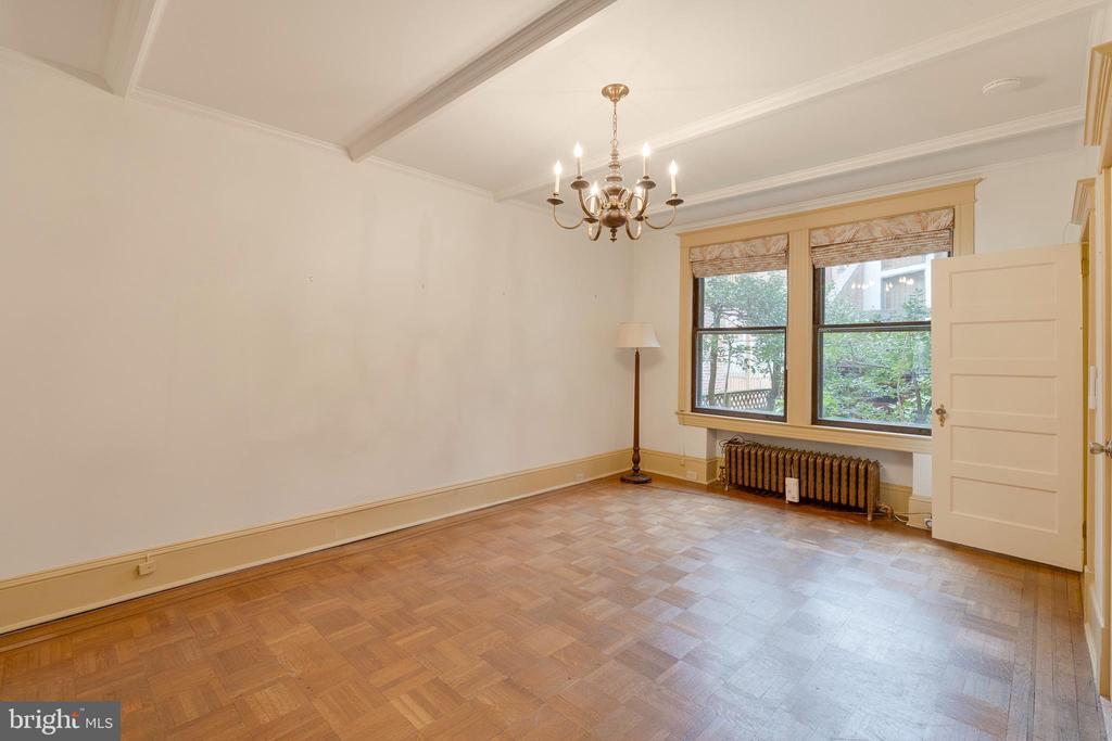 1921 Biltmore St NW