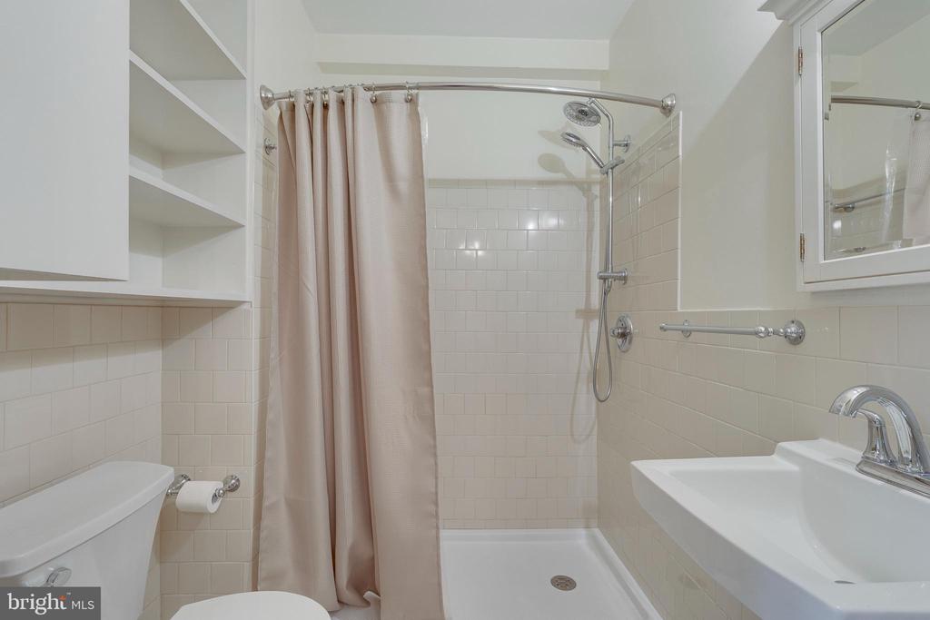 1921 Biltmore St NW